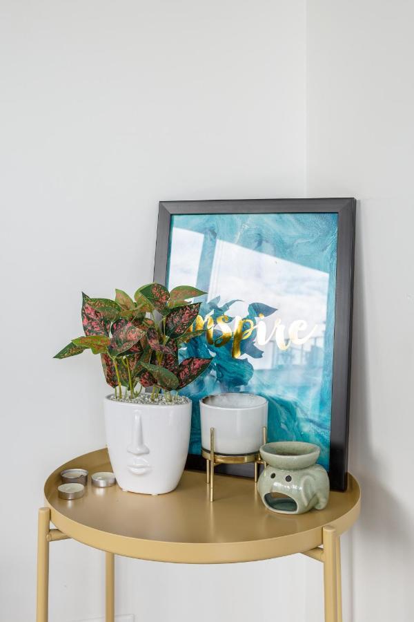 Light, Airy, Spacious Queens Road Apartment Melbourne Eksteriør bilde